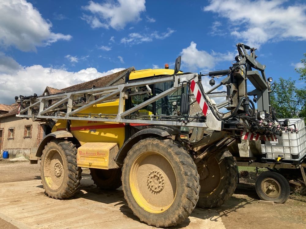 E-FARM: Artec f40 - Pulvérisateur - id LRR3S2F - 85 000 € - Année: 2012 - Lecture du nombre d'heure: 3 850,France