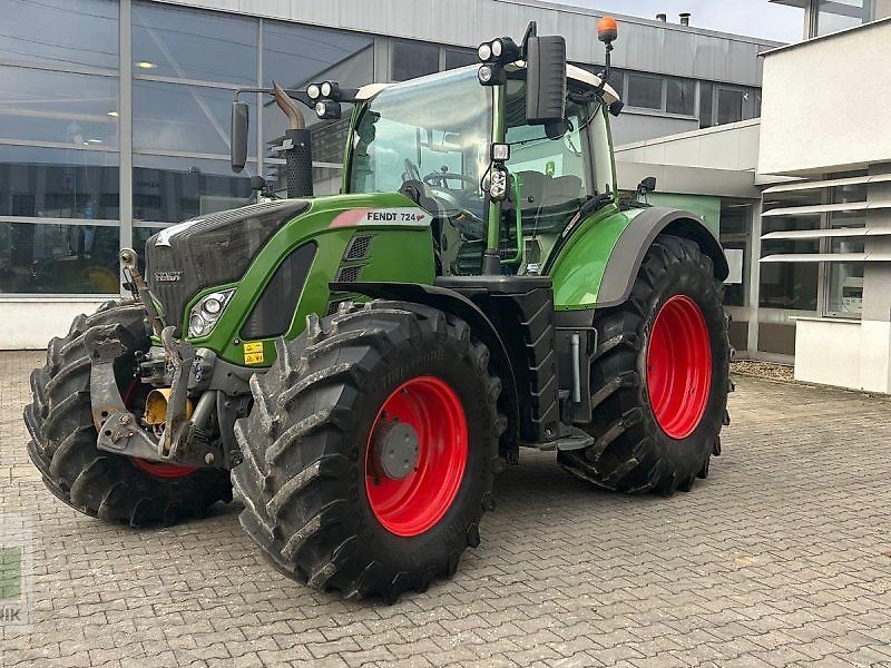E-FARM: Fendt 724 Vario ProfiPlus - Tractor - id A7TGJSD - €102,900 - Year of construction: 2017 - Engine hours: 6,066,Engine power (HP): 240,Germany