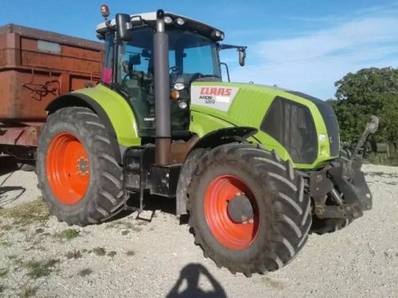 E-FARM: Claas Axion 820 - Tracteur - id YRVJQB3 - Année: 2009 - Lecture du nombre d'heure: 7 600,Puissance du moteur (chevaux): 190,France