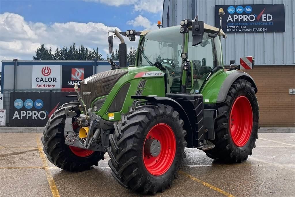 E-FARM: Fendt 718 Vario - Tractor - id LMFXR9Y - €114,983 - Year of construction: 2020 - Engine hours: 3,824,Engine power (HP): 180,United Kingdom