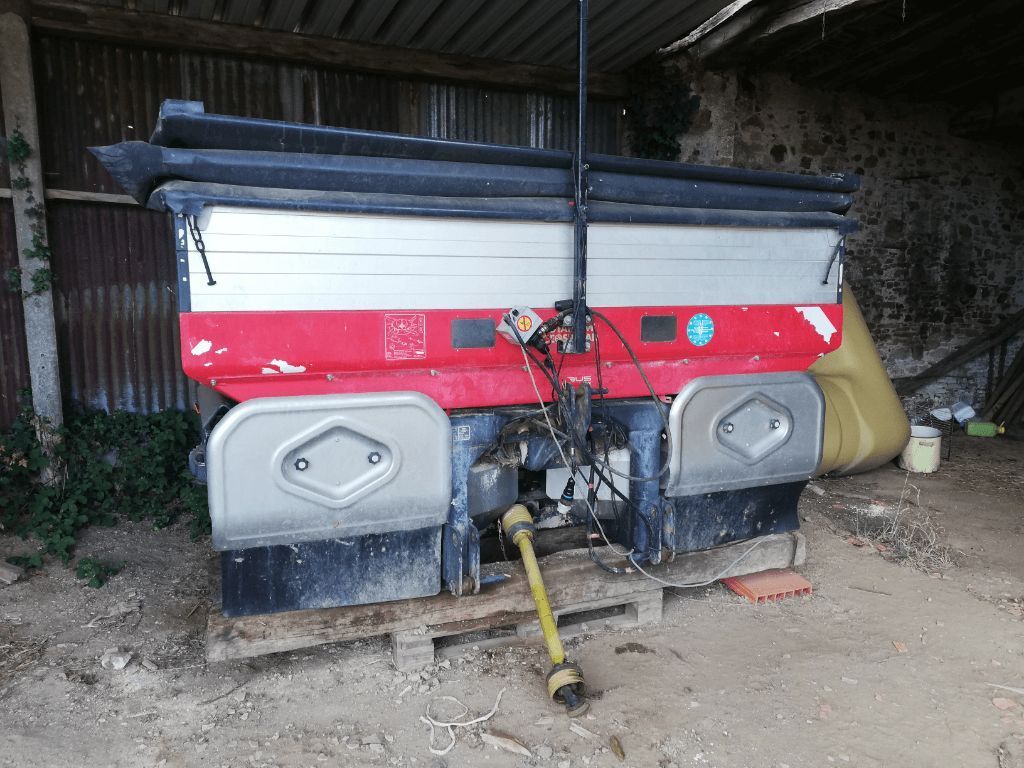 E-FARM: Vicon ro edw geo - Fertiliser spreader - id AU5QXL4 - €17,000 - Year of construction: 2018 - France