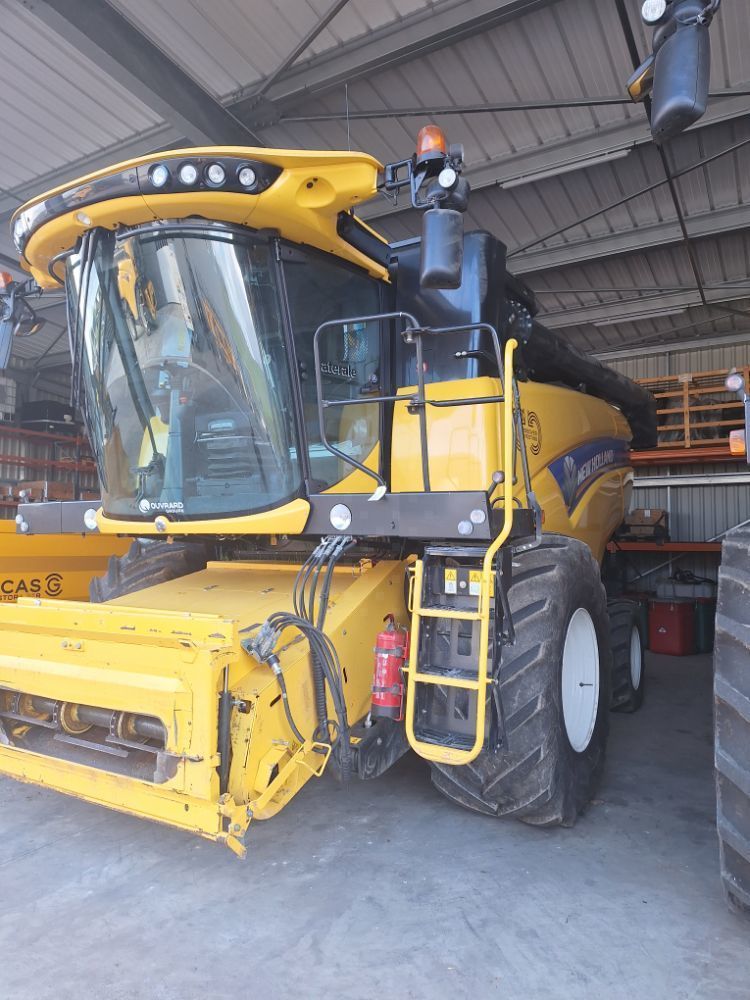 E-FARM: New Holland ch7.70 - Cosechadora - id C8DCBWH - Año: 2023 - Horas: 625,Francia