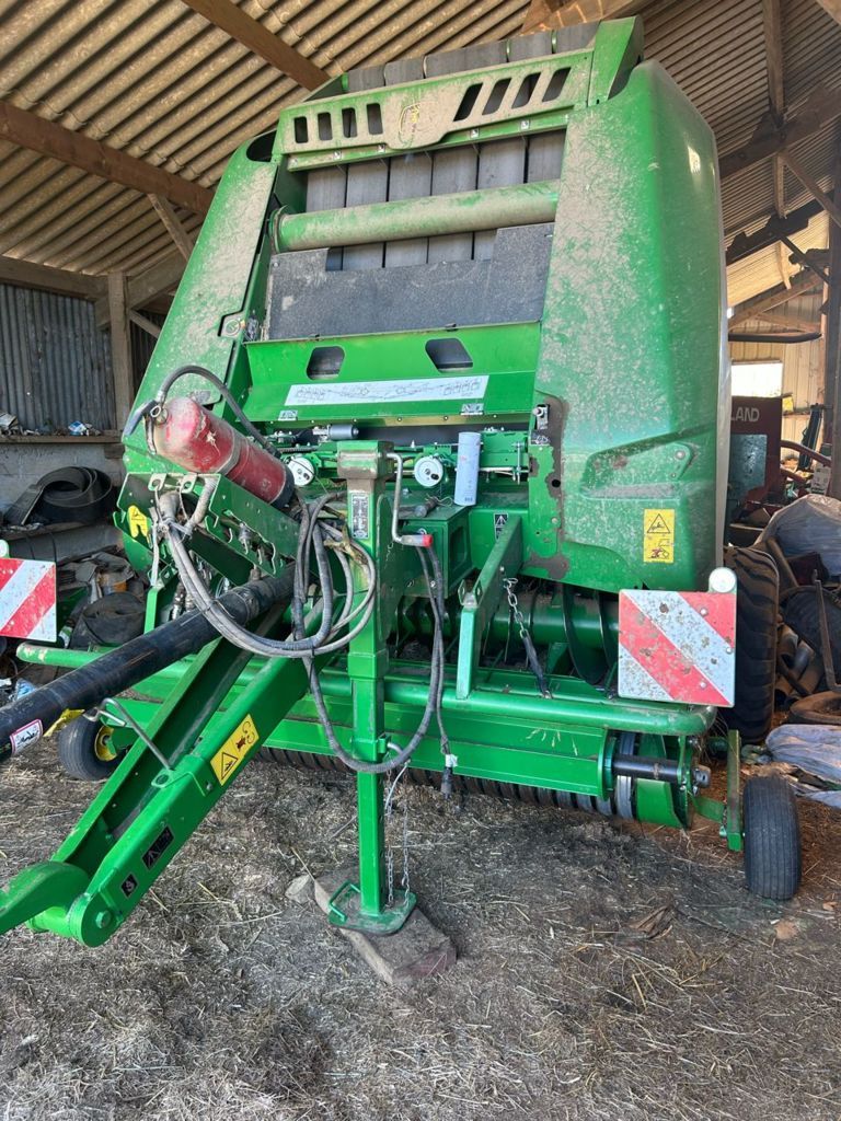 John Deere V461M Empacadora