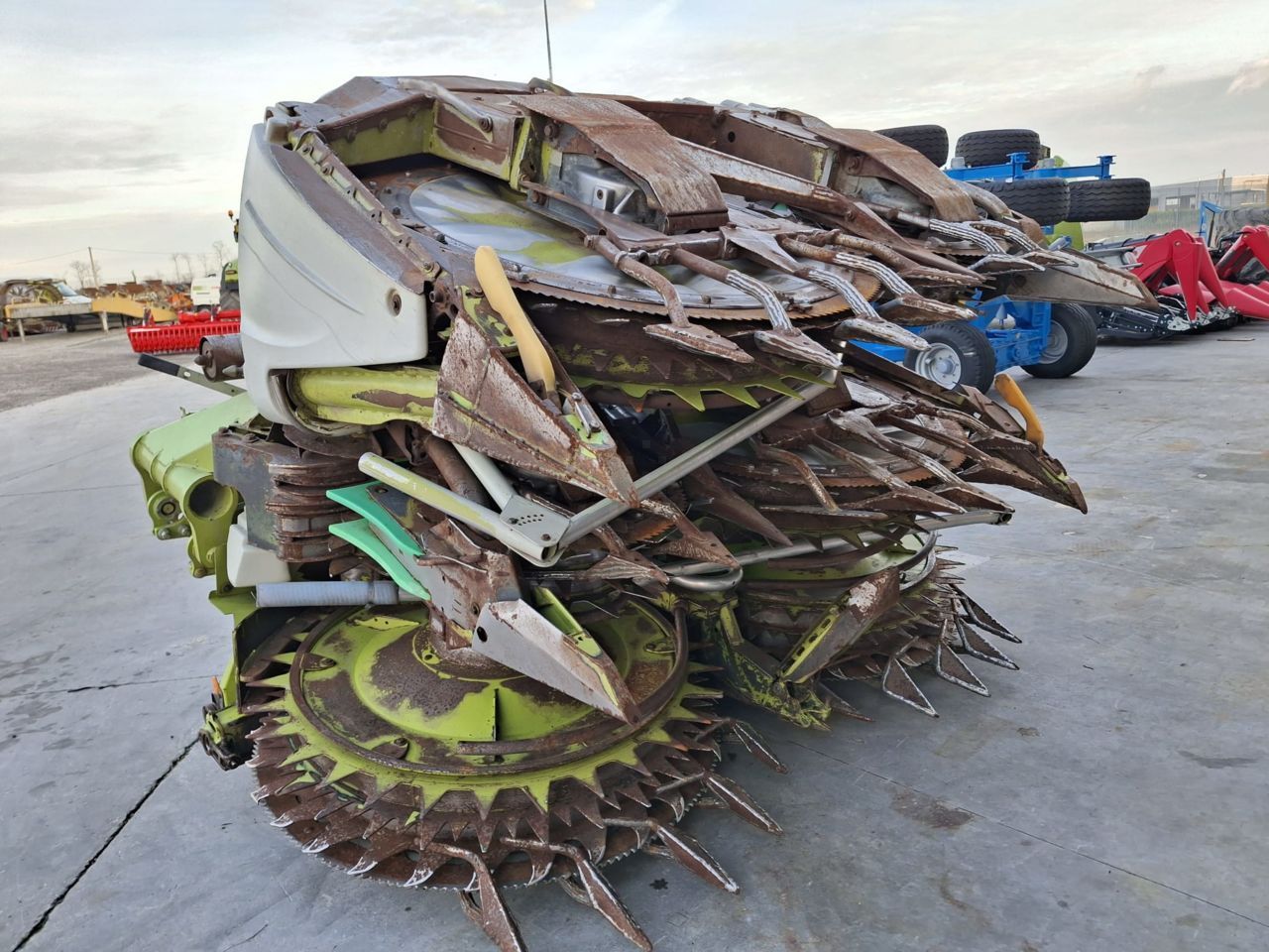 Claas Orbis 750 Vágóasztal 12 000 EUR