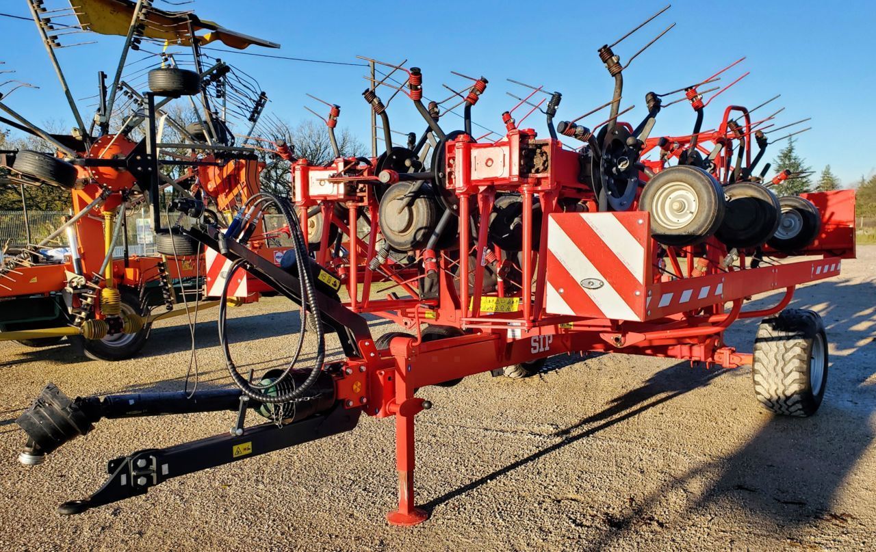 E-FARM: SIP spider 1300/12t - Tedder - id DXKK4ZR - 21.000 € - Año: 2022 - Francia