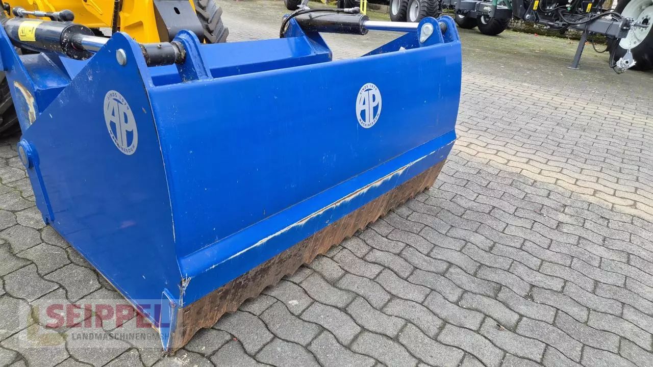 E-FARM: ap np 1800 db silo-schneidzange demo - Alimentador de otros - id YIAEMDT - 6500 € - Año: 2023 - Alemania