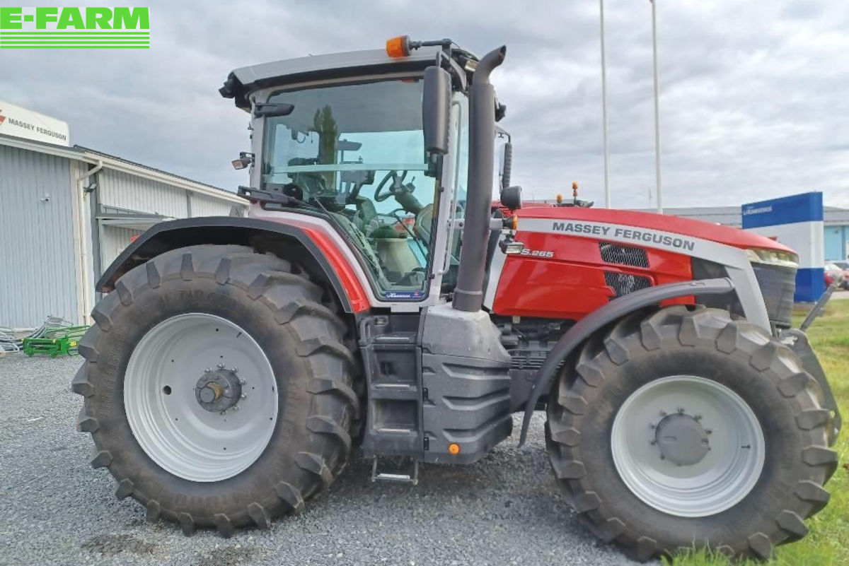 Massey Ferguson 8S.265 tractor €155,000