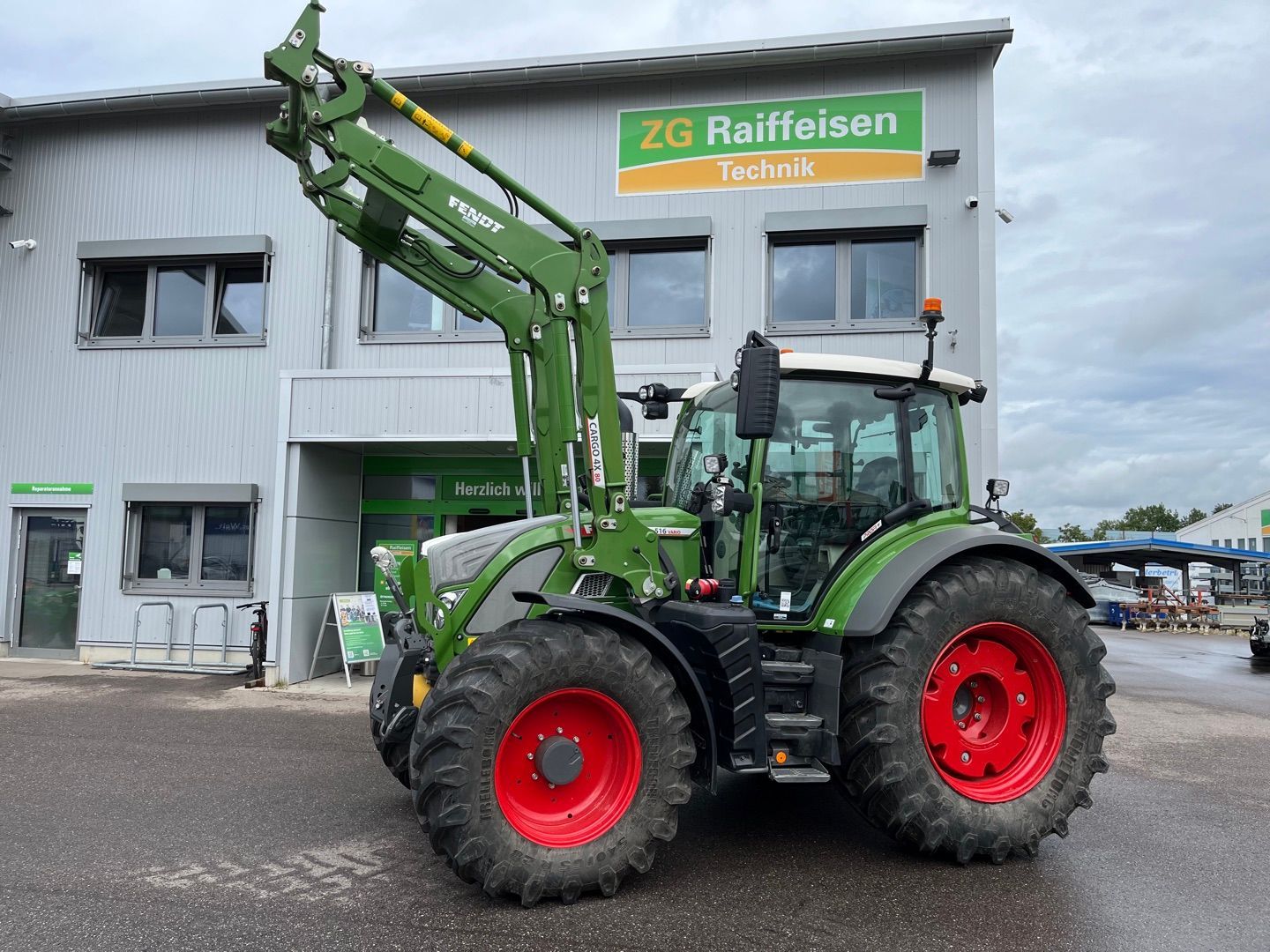 E-FARM: Fendt 516 Vario - Traktor - id QLQ5HDI - 151.500 € - Baujahr: 2023 - Abgelesene Motorstunden: 1.422,Motorleistung (PS): 160,Deutschland