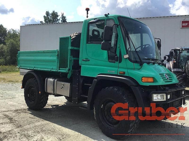 E-FARM: Mercedes-Benz unimog u 400 - Véhicule motorisé - id ZWKKDXY - 35 850 € - Année: 2002 - Allemagne
