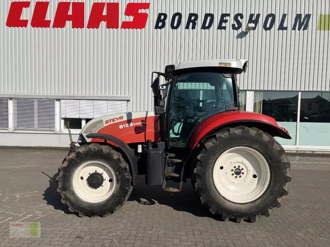 E-FARM: Steyr 6135 Profi - Tractor - id QUS9LJL - €40,000 - Year of construction: 2007 - Engine hours: 8,900,Engine power (HP): 136,Germany