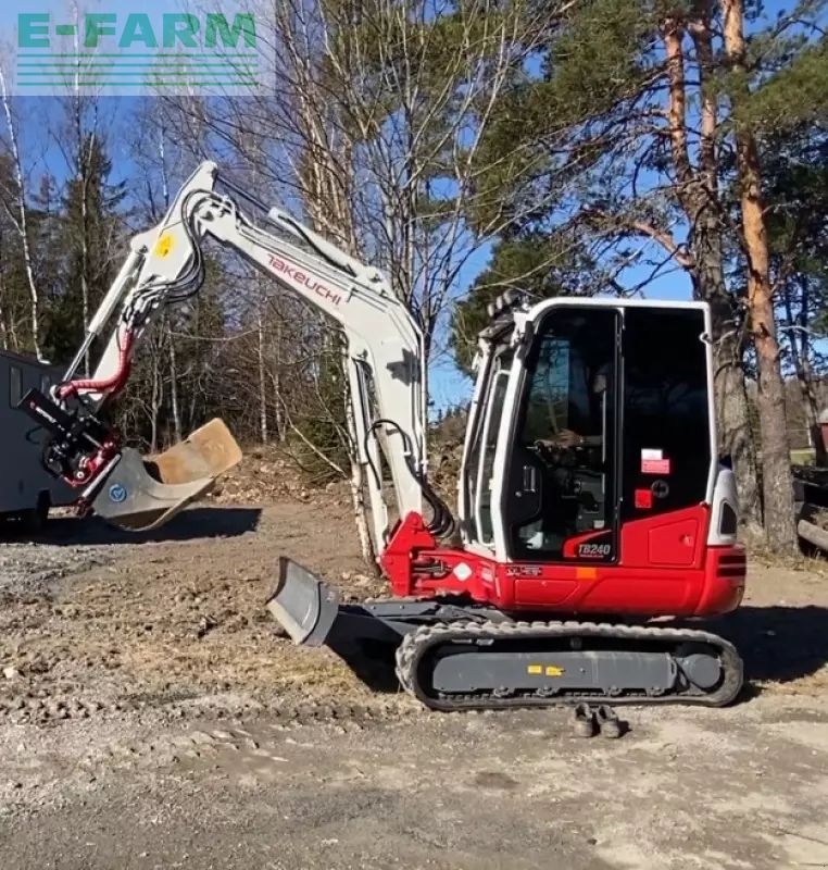 Takeuchi tb 240 Mini-pelle 32 500 €
