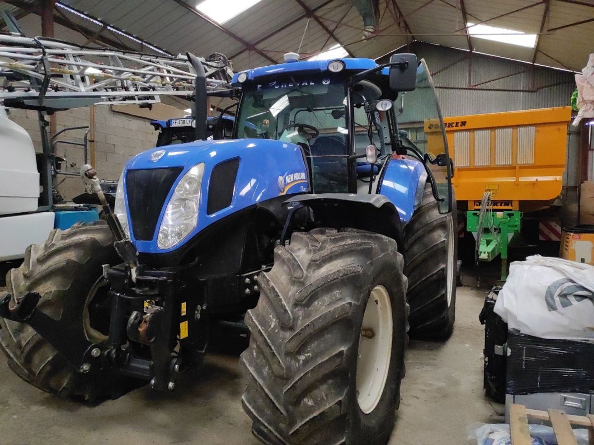 E-FARM: New Holland T7.260 - Tracteur - id F3XD7NT - 69 000 € - Année: 2012 - Lecture du nombre d'heure: 5 150,Puissance du moteur (chevaux): 230,France