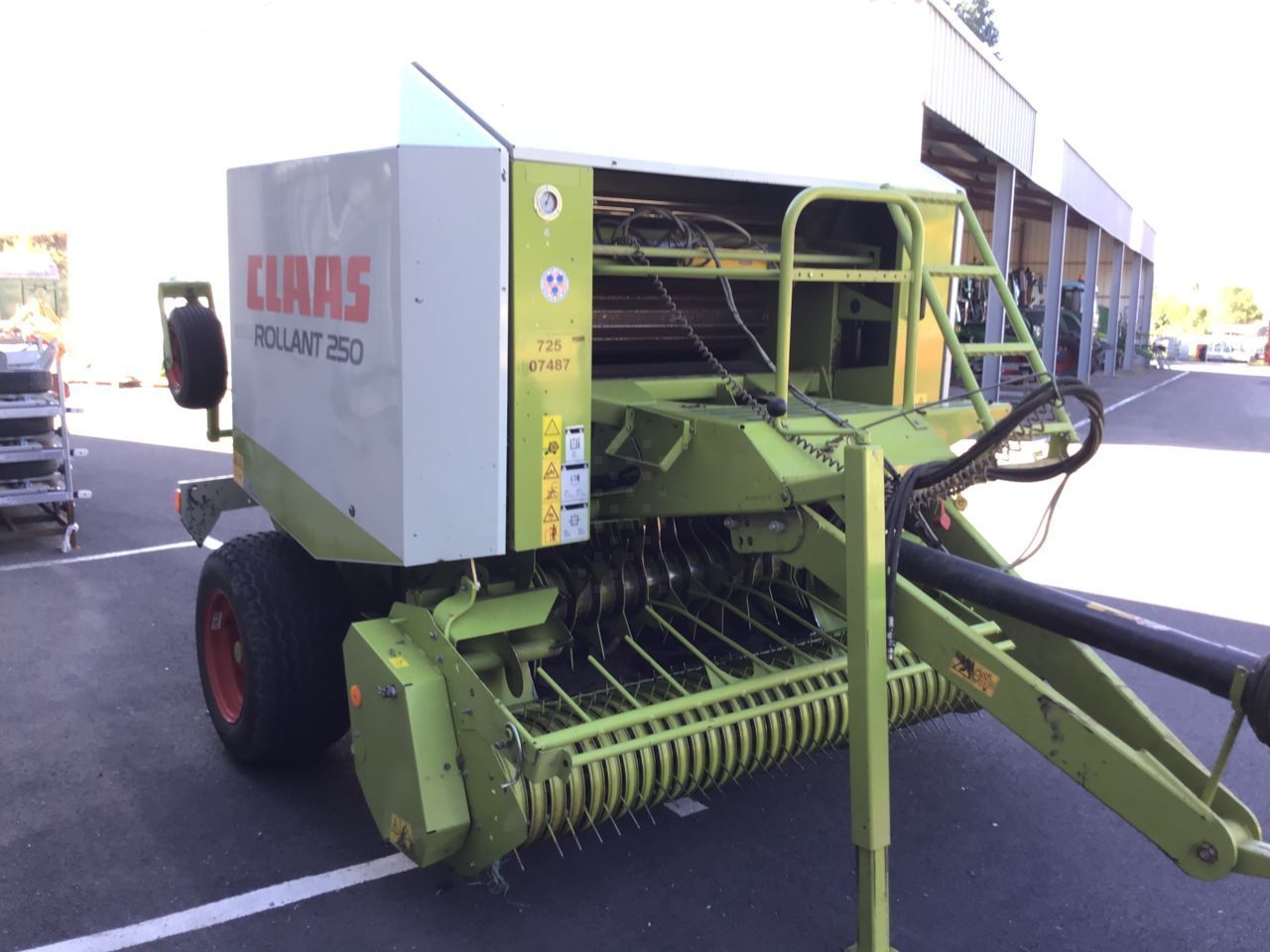E-FARM: Claas Rollant 250 - Bálázó - id DZK7ASC - 13 000 EUR - Gyártási év: 2006 - Franciaország