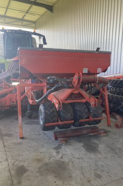 Kuhn tremie frontale tf 1512 Siewnik rzędowy/agregat uprawowo-siewny 20 000 €