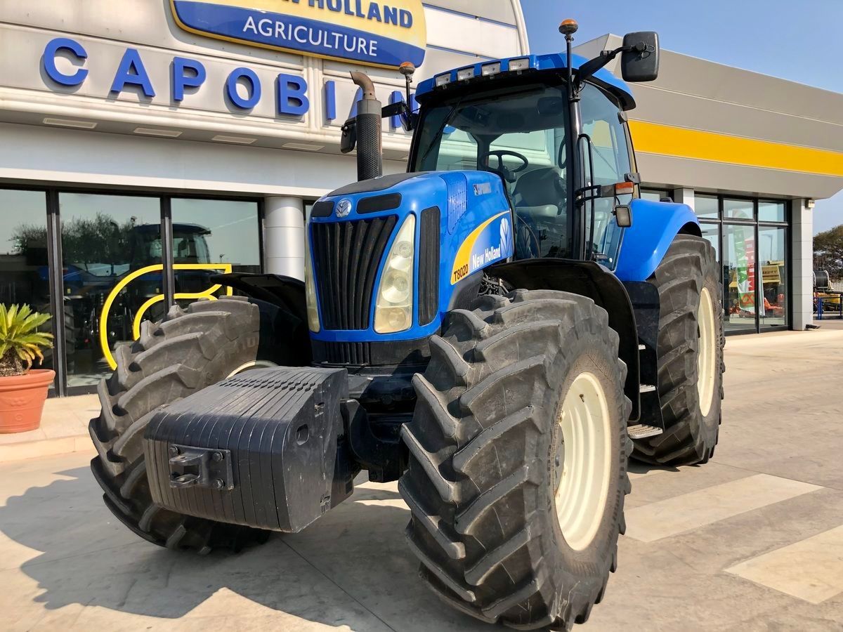 E-FARM: New Holland T8020 - Tracteur - id E9LVTWU - 50 000 € - Année: 2006 - Lecture du nombre d'heure: 9 000,Italie