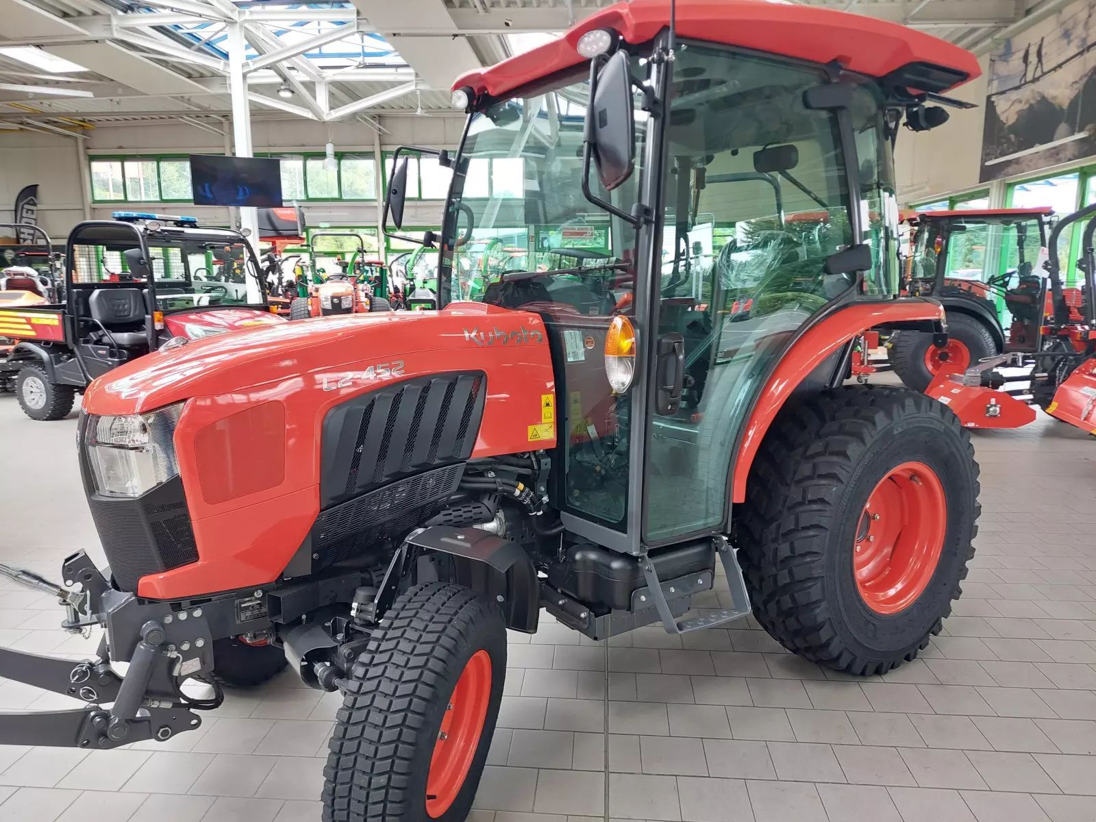 E-FARM: Kubota l2-452 d cab - Tractor - id BYNJYRE - €37,700 - Year of construction: 2025 - Engine hours: 8,Engine power (HP): 45,Germany