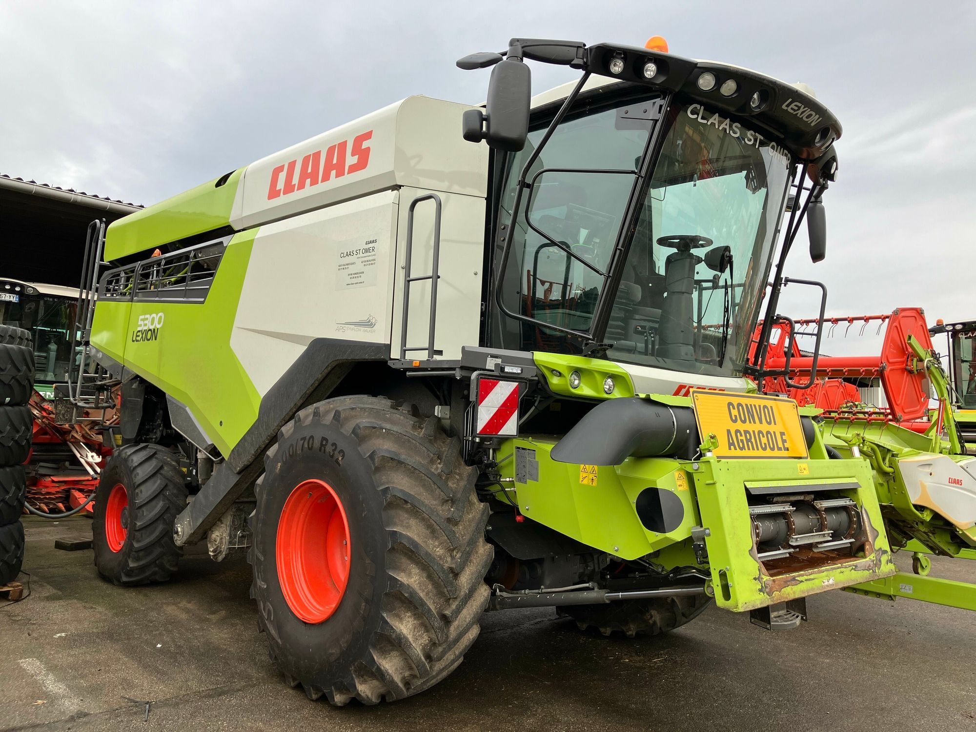 E-FARM: Claas Lexion 5300 - Mähdrescher - id SZUAYVB - 245.000 € - Baujahr: 2023 - Abgelesene Motorstunden: 251,Motorleistung (PS): 304,Frankreich