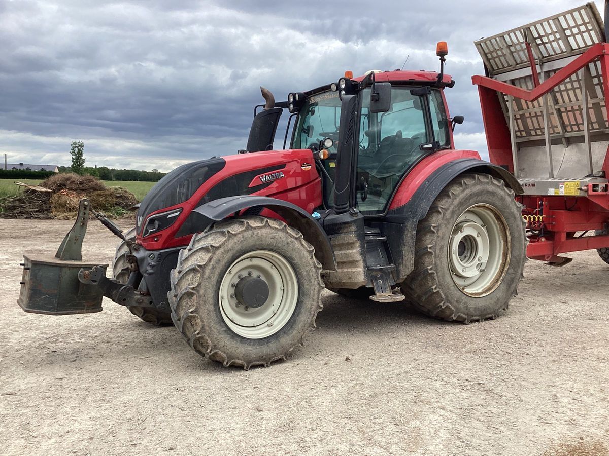 E-FARM: Valtra T 214 - Tractor - id 4MVDGLI - 69.500 € - Año: 2016 - Horas: 4250,Potencia del motor: 220,Francia