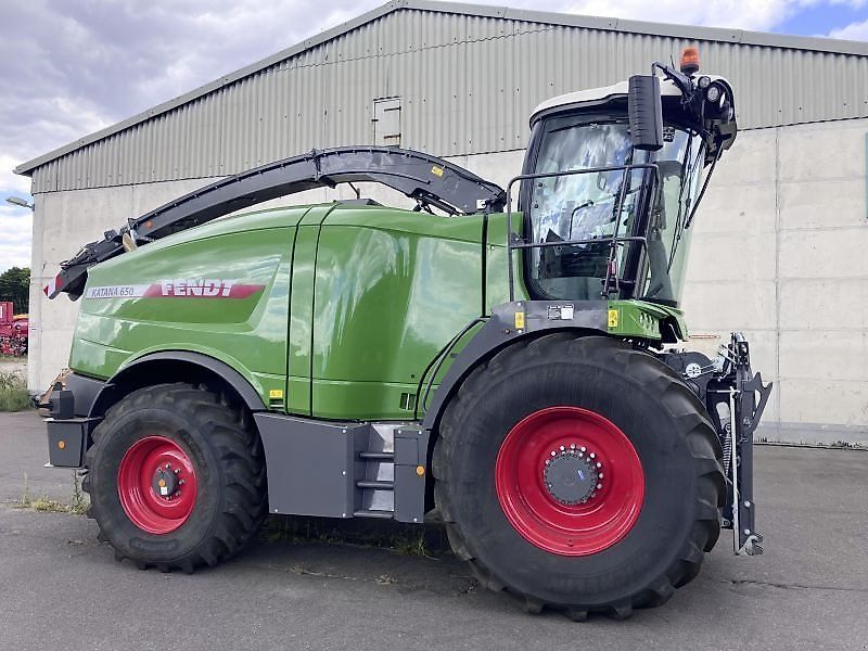 E-FARM: Fendt Katana 650 - Self propelled forage harvester - id 6UCLL4F - €372,000 - Year of construction: 2022 - Engine hours: 889,Engine power (HP): 650,Germany