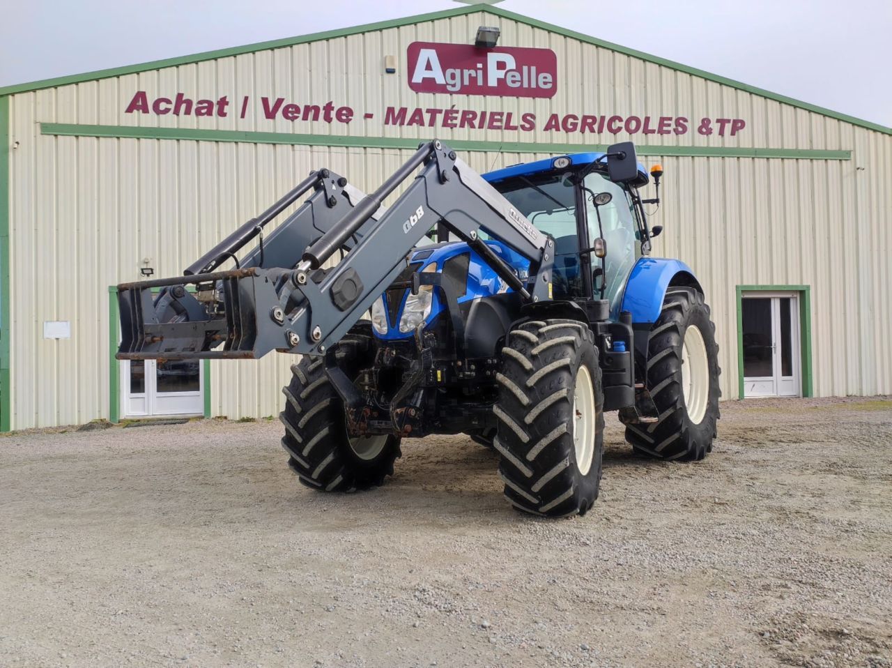 E-FARM: New Holland T7.185 - Tractor - id KYTJJNB - €49,000 - Year of construction: 2012 - Engine hours: 6,915,Engine power (HP): 140,France