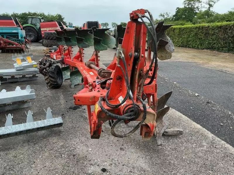 E-FARM: Kuhn master 121 - Charrue - id HDHTE6Z - 9 500 € - Année: 2002 - France
