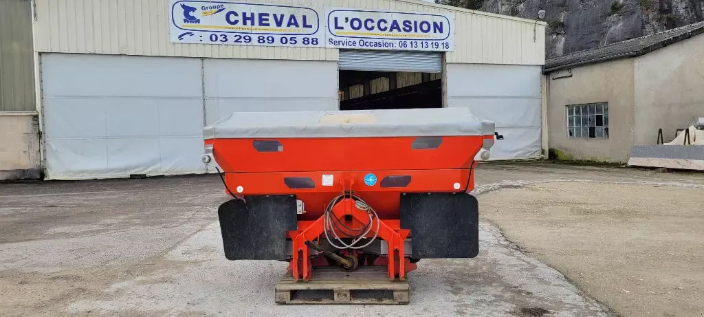 E-FARM: Kuhn axis 40.1w - Esparcidor de abono - id 5IFJGHI - 9500 € - Año: 2008 - Francia