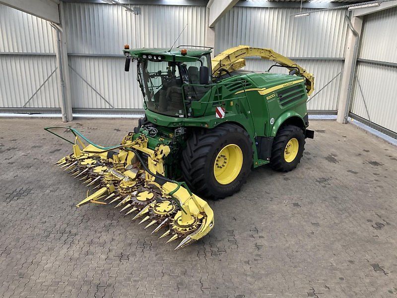 John Deere 8300 Self propelled forage harvester €132,900