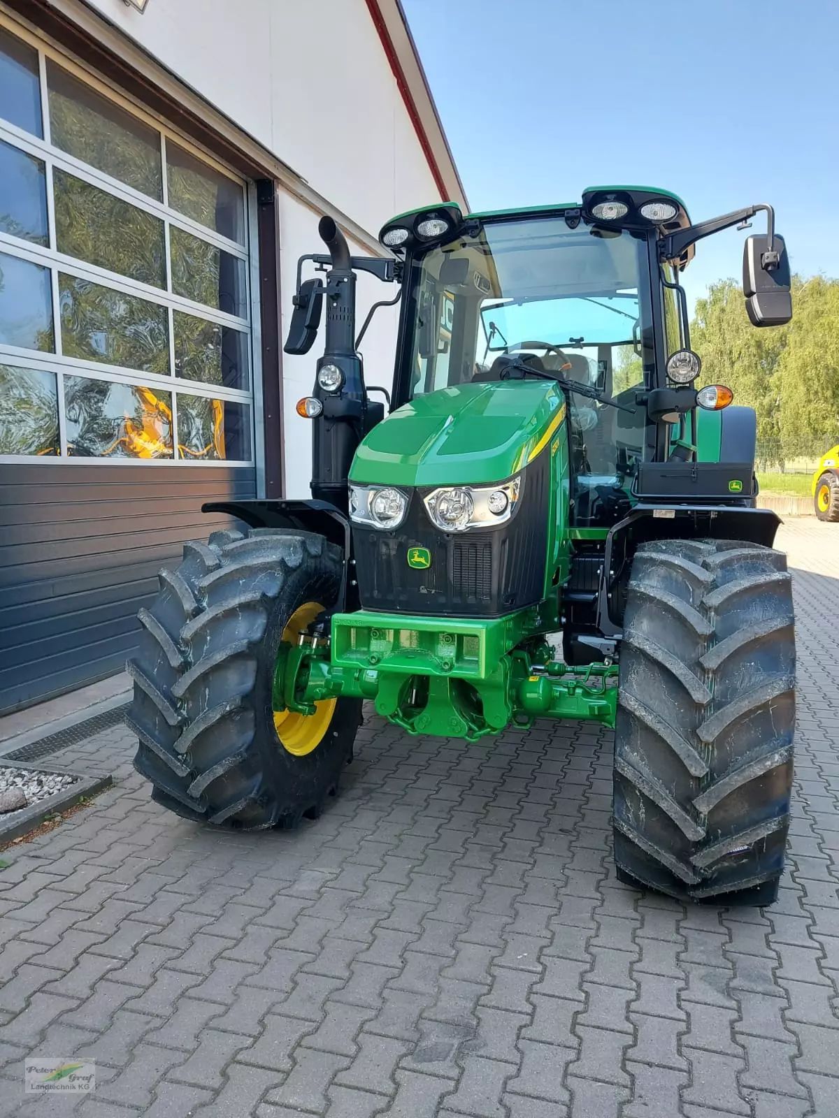 John Deere 6090 M Tractor €88,235