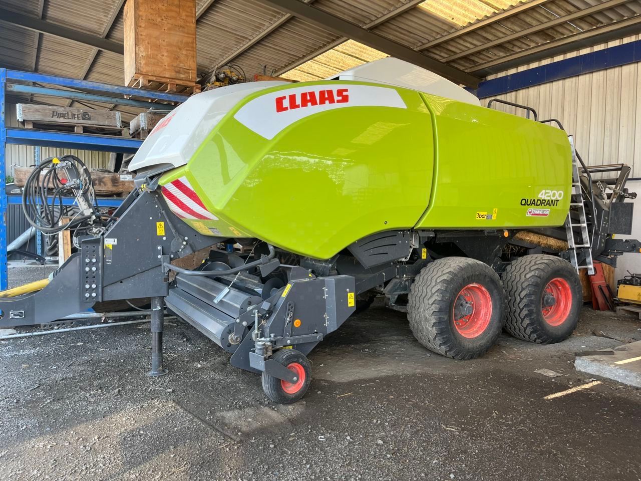 E-FARM: Claas quadrant4200 - Baler - id DWGGD6A - €100,000 - Year of construction: 2020 - Total number of bales produced: 18,200,France