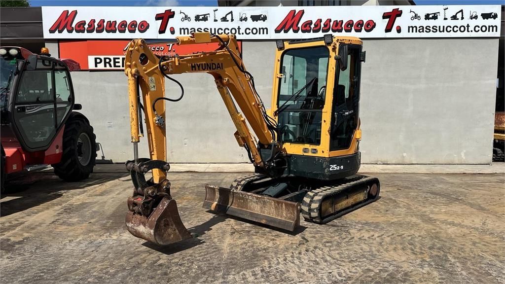 HYUNDAI robex 25z-9ak Mini excavator €25,500