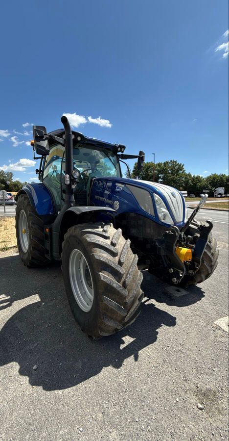 E-FARM: New Holland T6.180 - Tractor - id UYYAG6T - €88,500 - Year of construction: 2020 - Engine hours: 2,160,Engine power (HP): 160,France