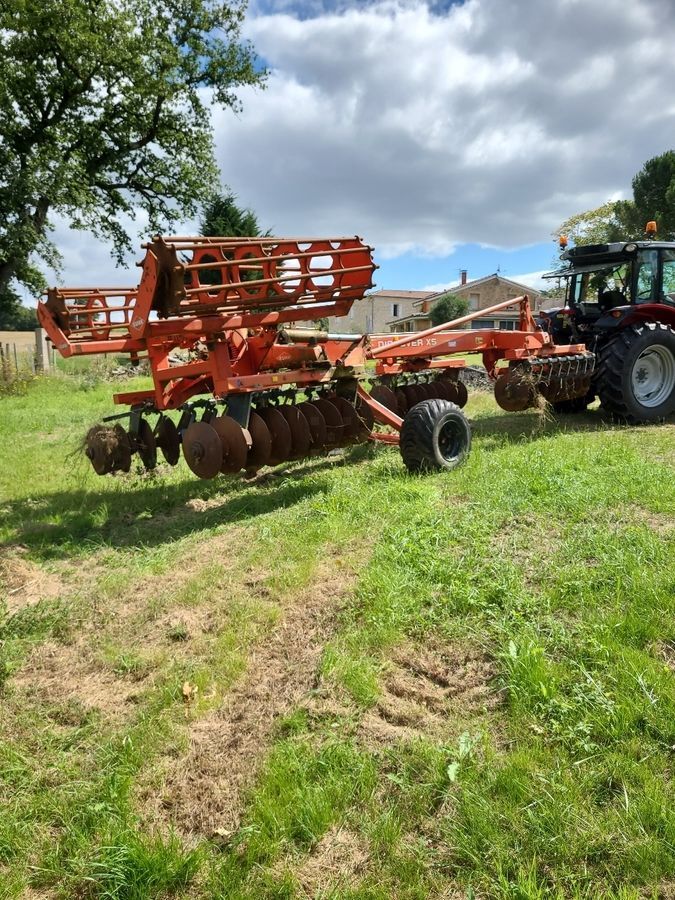 E-FARM: Kuhn discover xs - Herse à disques et disque compact - id 5WUMMCP - 6 800 € - Année: 2001 - France