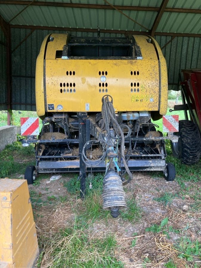 E-FARM: New Holland Roll Belt 180 Crop Cutter - Presă de balotat - id UBMGSPR - 25.000 EUR - Anul: 2020 - Numărul total de baloți produși: 12.395,Franța