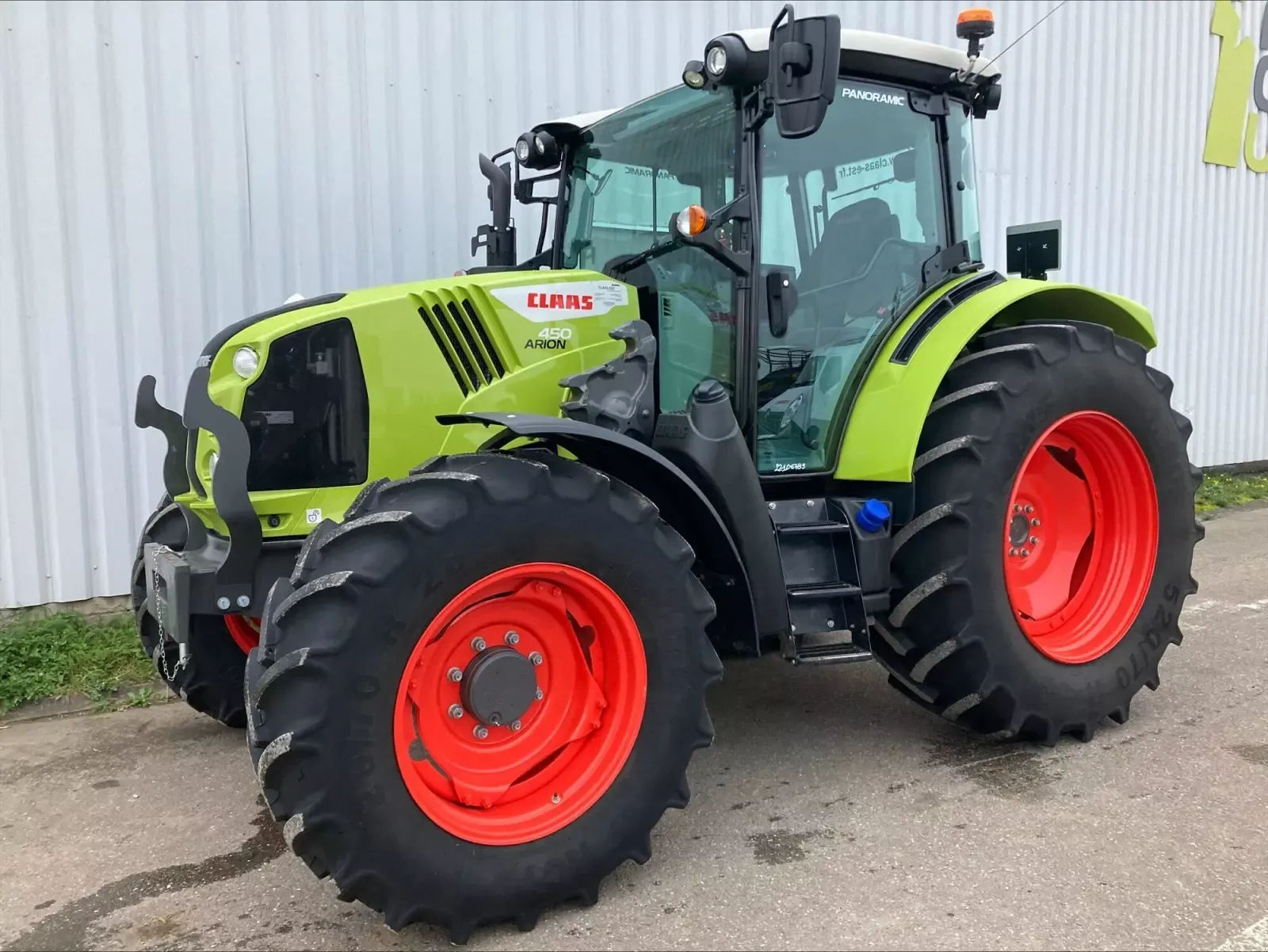 E-FARM: Claas Arion 450 - Tracteur - id ZSJEIL4 - 93 000 € - Année: 2023 - Lecture du nombre d'heure: 790,France