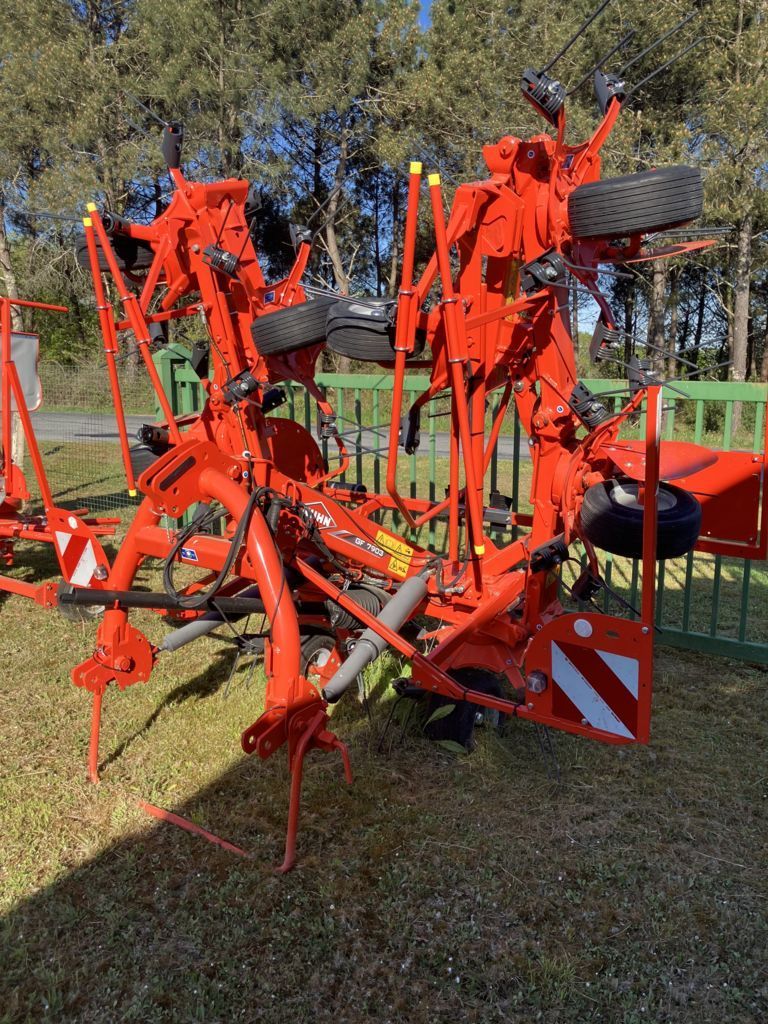 Kuhn GF 7903 Karuzelowy przetrząsacz do siana 16 000 €