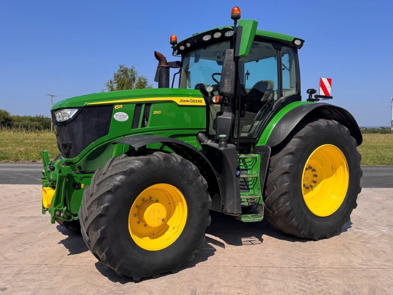 E-FARM: John Deere 6R 250 - Tractor - id UE2VMEA - €133,141 - Year of construction: 2023 - Engine hours: 3,992,Engine power (HP): 250,United Kingdom