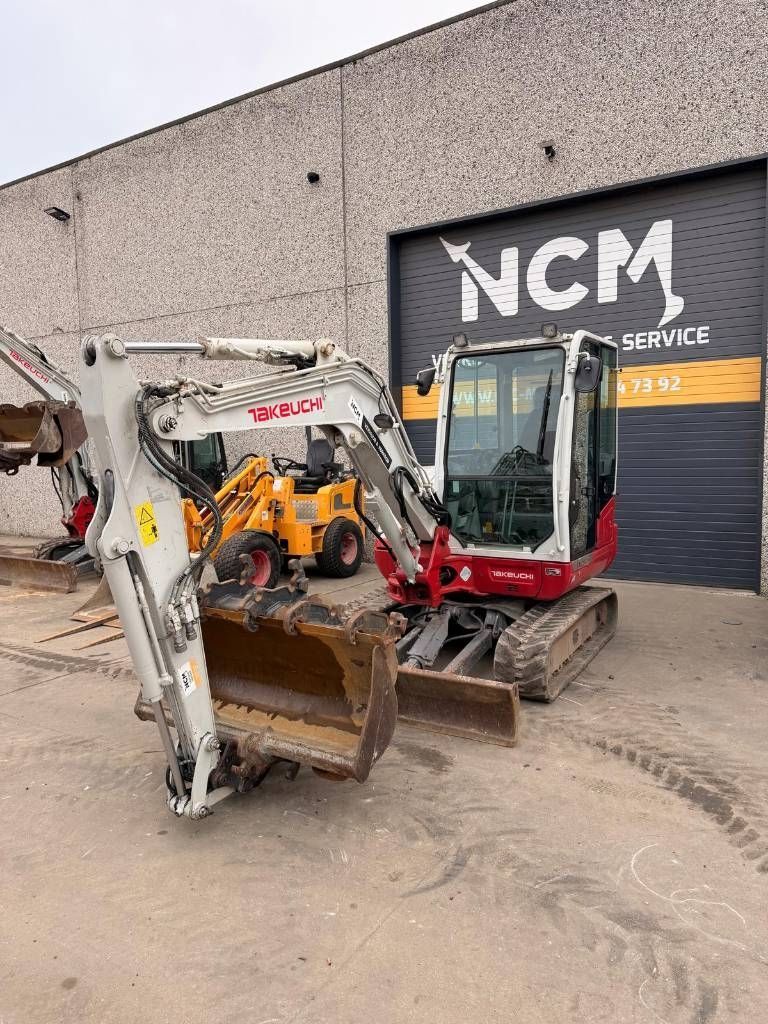 Takeuchi tb 240 Mini-pelle 35 000 €