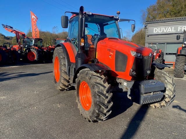 E-FARM: Kubota M6121 - Traktor - id UQBVK7Q - Rok produkcji: 2023 - Motogodziny: 798,Moc silnika: 125,Francja