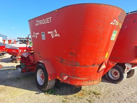 E-FARM: TRIOLIET solomix 2-1400 - Futtermischwagen - id YWNZXDJ - 6.000 € - Baujahr: 2009 - Frankreich