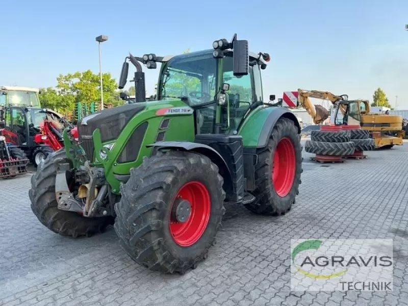 E-FARM: Fendt 718 Vario - Tractor - id S983YJM - €89,900 - Year of construction: 2017 - Engine hours: 8,355,Engine power (HP): 165,Germany