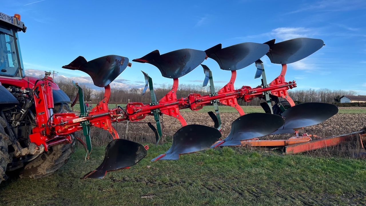 E-FARM: Vogel & Noot xms 1050 st 4 corps varilarge - Pług - id VWZJZ3M - 7500 € - Rok produkcji: 2009 - Francja
