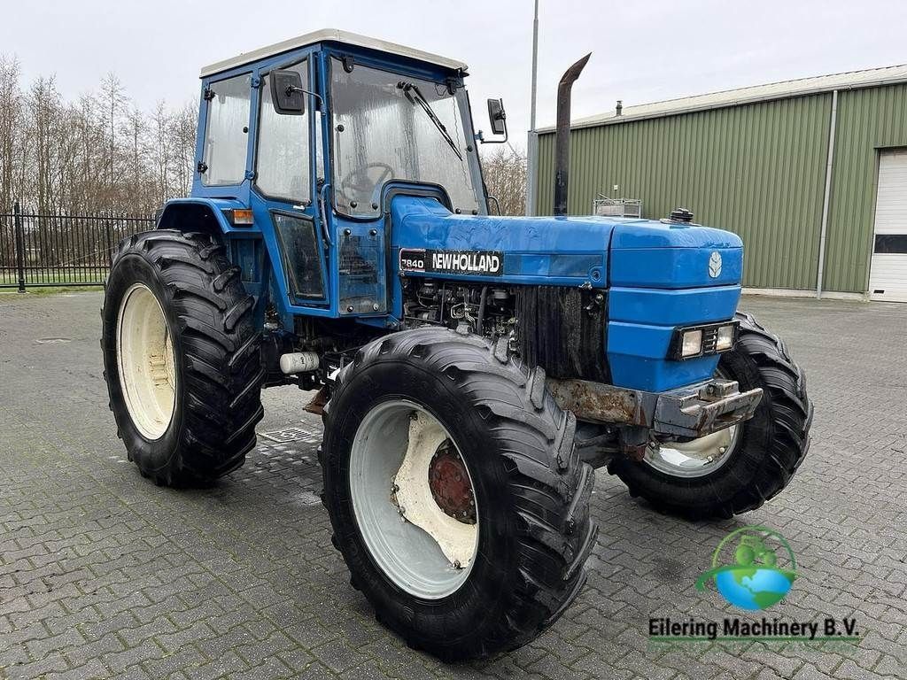 New Holland 7840 Трактор