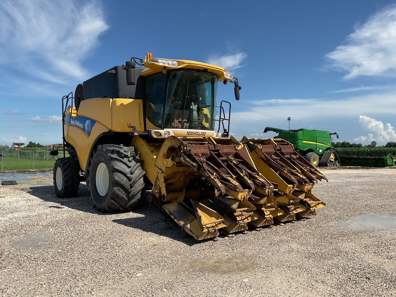 E-FARM: New Holland CX 8080 - Mietitrebbia - id 7AUWWDE - 65.000 € - Anno di costruzione: 2002 - Ore: 7.903,Potenza del motore: 400,Italia