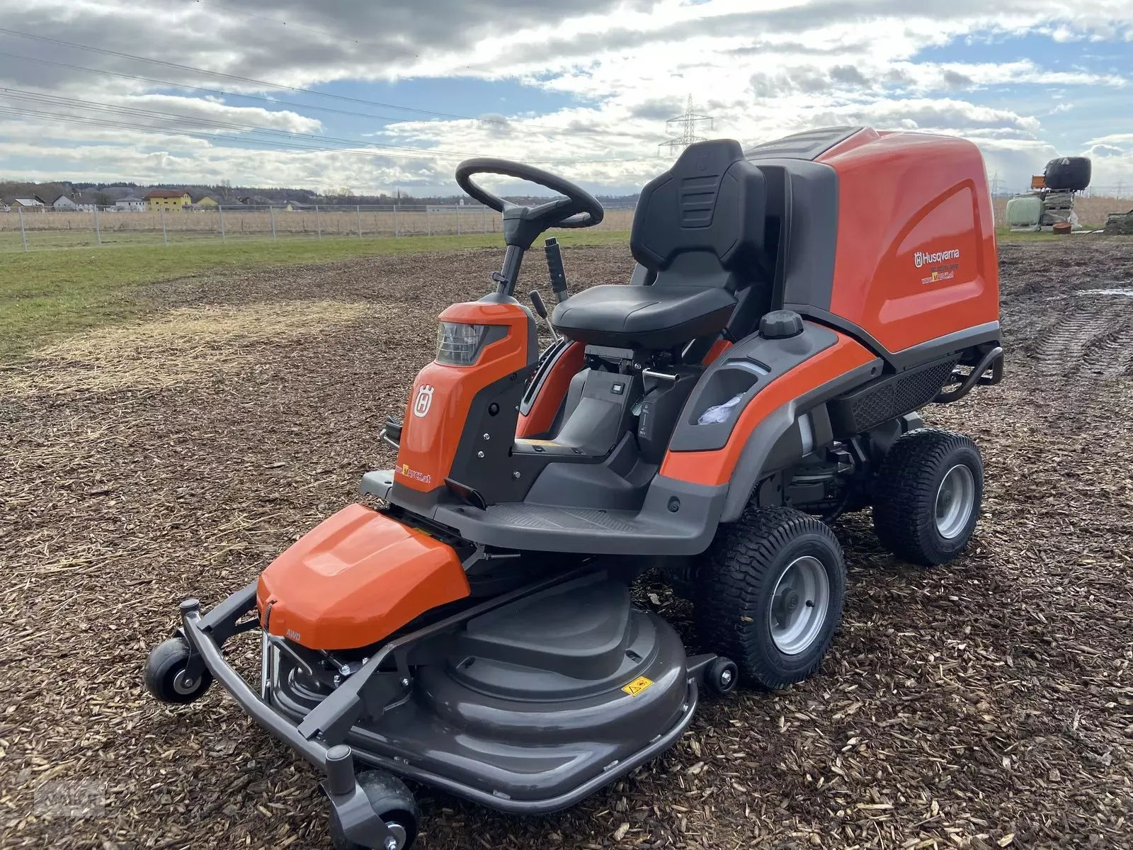 E-FARM: Husqvarna rider rc 320ts awd 112cm neu - Rasenmäher - id 5BIKKHZ - 7.992 € - Österreich