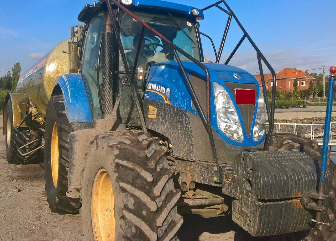 E-FARM: New Holland T 7.170 - Tractor - id QU4D5ZH - €41,500 - Year of construction: 2013 - Engine hours: 5,300,Engine power (HP): 140,France
