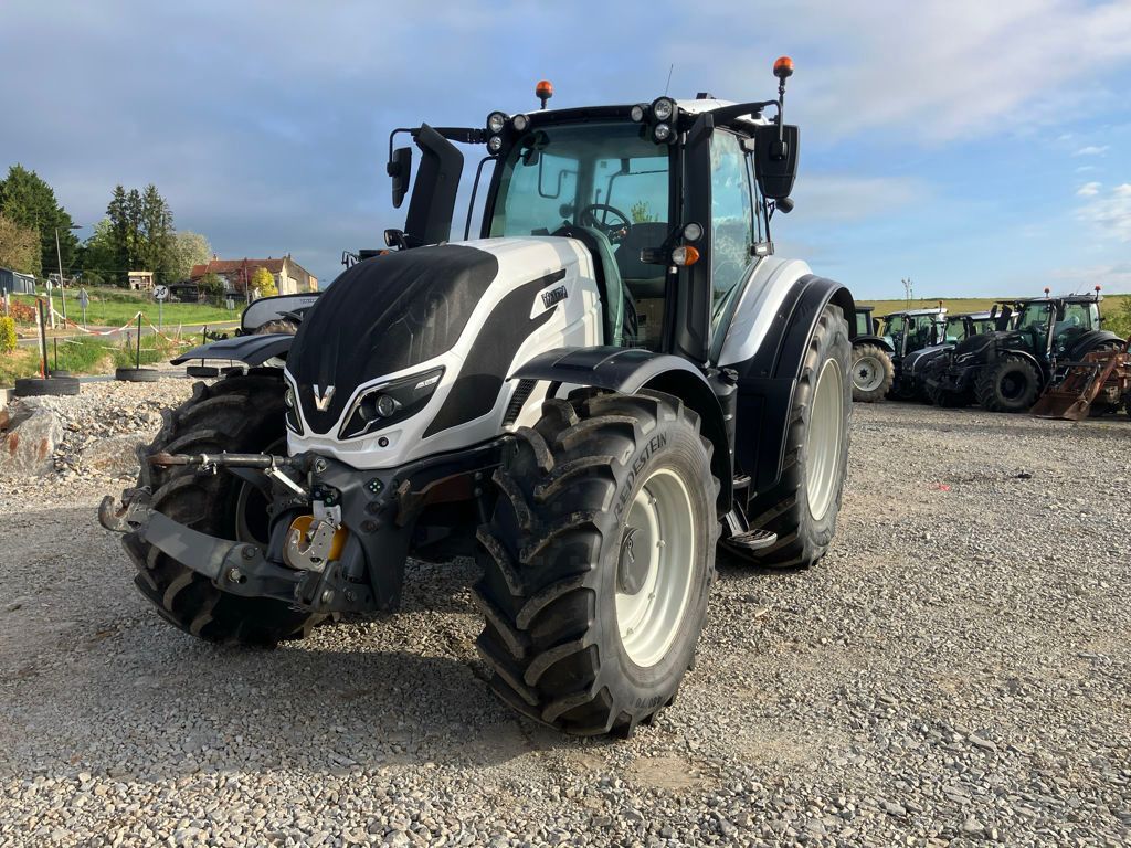Valtra T 174 Tractor €80,000