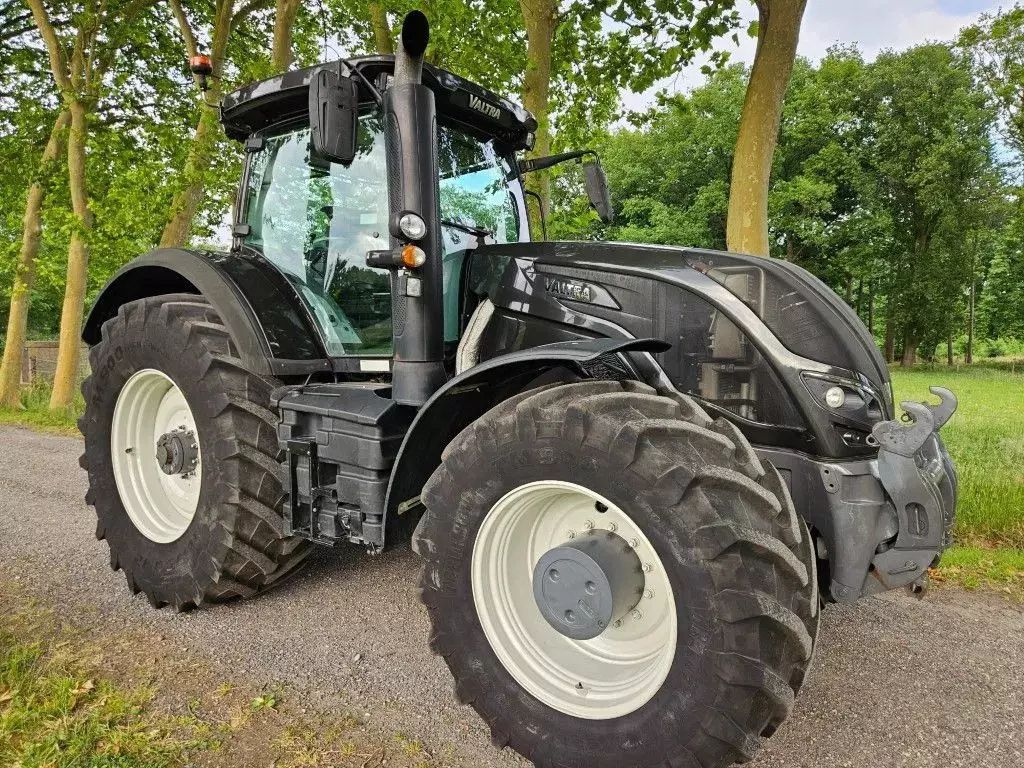 E-FARM: Valtra S394 - Tractor - id ZDEHY93 - €119,500 - Year of construction: 2018 - Engine hours: 4,400,Engine power (HP): 400,Netherlands