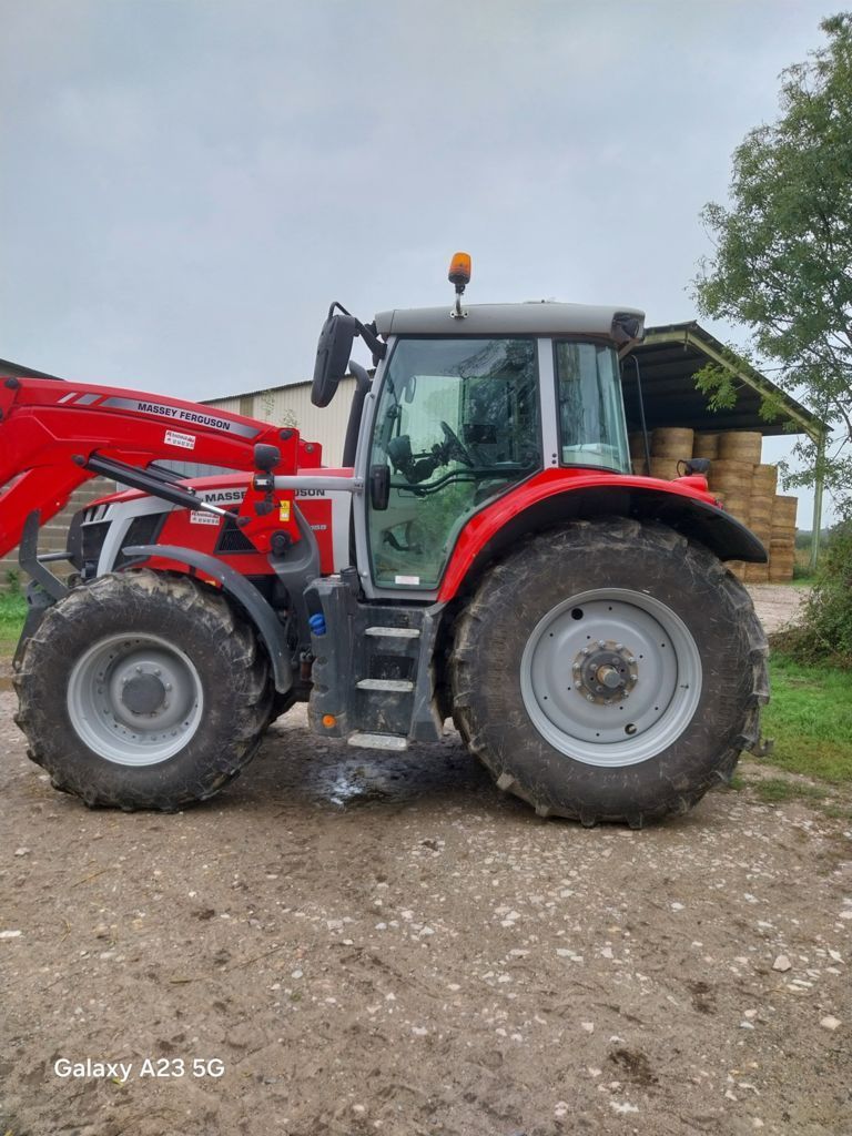 E-FARM: Massey Ferguson 6S.155 Efficient - Traktor - id MWQXALN - 115 000 € - Rok produkcji: 2023 - Motogodziny: 550,Moc silnika: 155,Francja