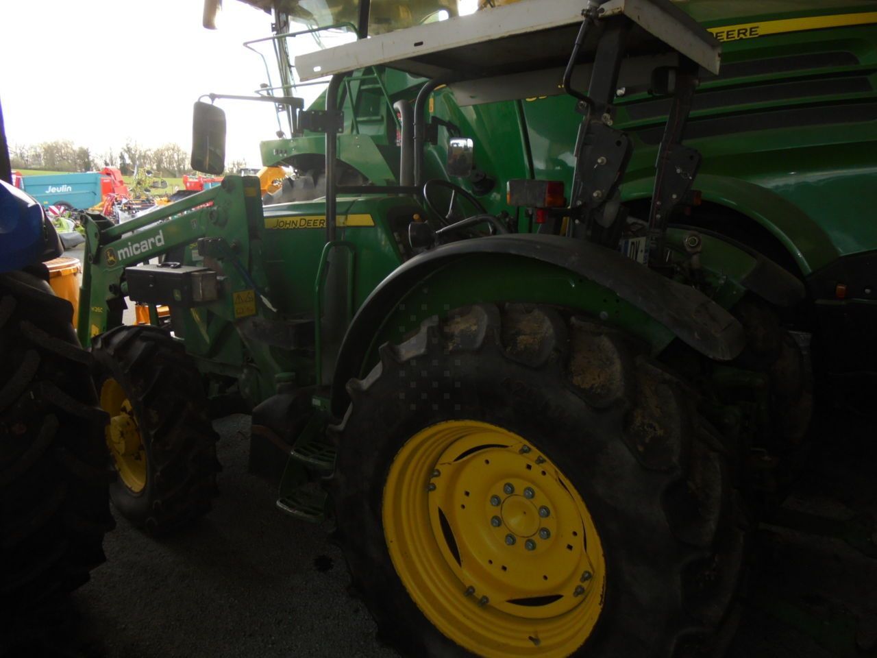 E-FARM: John Deere 5085 M - Trattore - id 1GXTE1Z - 27.000 € - Anno di costruzione: 2015 - Ore: 9.540,Potenza del motore: 85,Francia