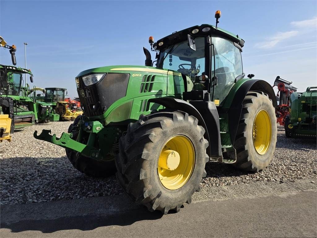 E-FARM: John Deere 6210 R - Traktor - id Z84AH6E - 62.000 € - Baujahr: 2014 - Abgelesene Motorstunden: 6.217,Litauen